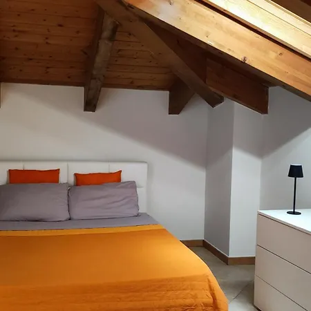 La Mansarda Sotto Il Castello Apartment *