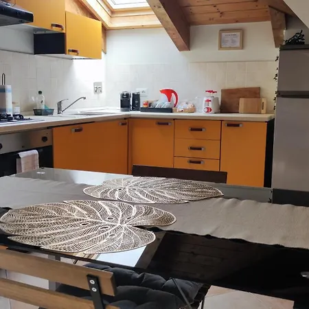 Daire La Mansarda Sotto Il Castello *