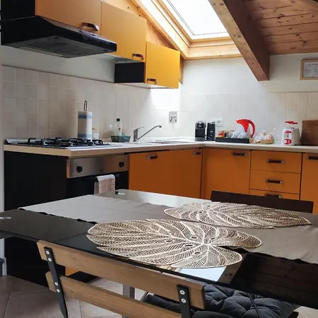 Apartman La Mansarda Sotto Il Castello *