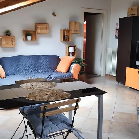 Apartment La Mansarda Sotto Il Castello